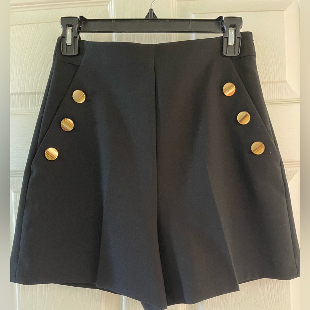 Zara Black short with gold bottons.
New - Picture 2 of 2